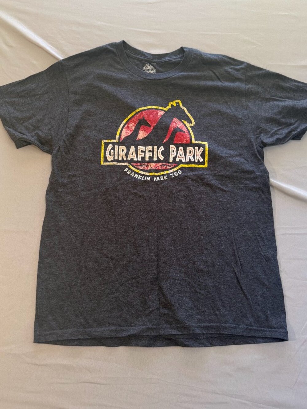 The Duck Company Men's Giraffic Park Graphic Tee Shirt Size Large Gray EUC